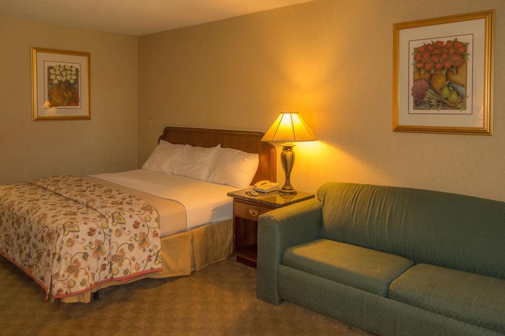 Executive Inn Hotel And Conference Center 로턴 객실 사진